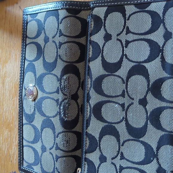 Coach Black and Tan Signature Wallet - Picture 5 of 6